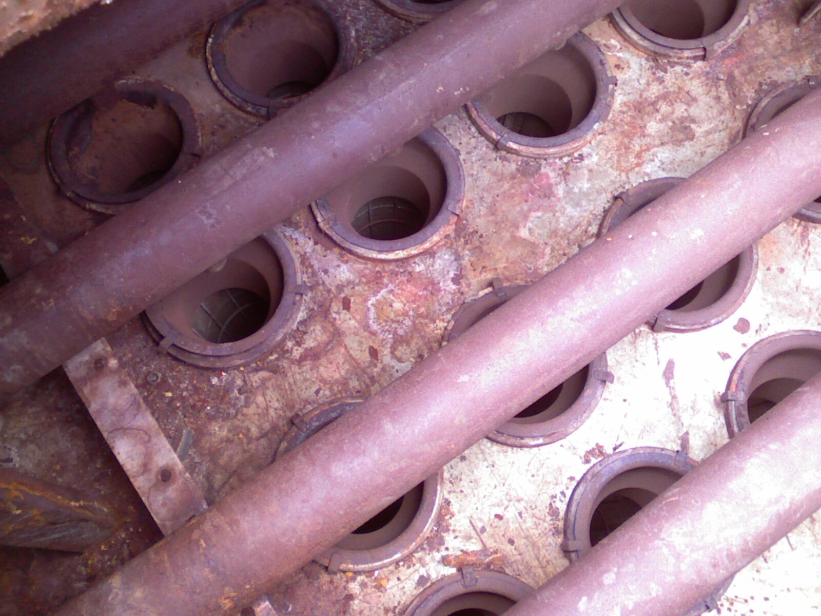 布袋式除塵器實(shí)際應(yīng)用中濾袋的破損形式及原因解密 布袋式除塵器實(shí)際應(yīng)用中濾袋的破損形式及原因解密