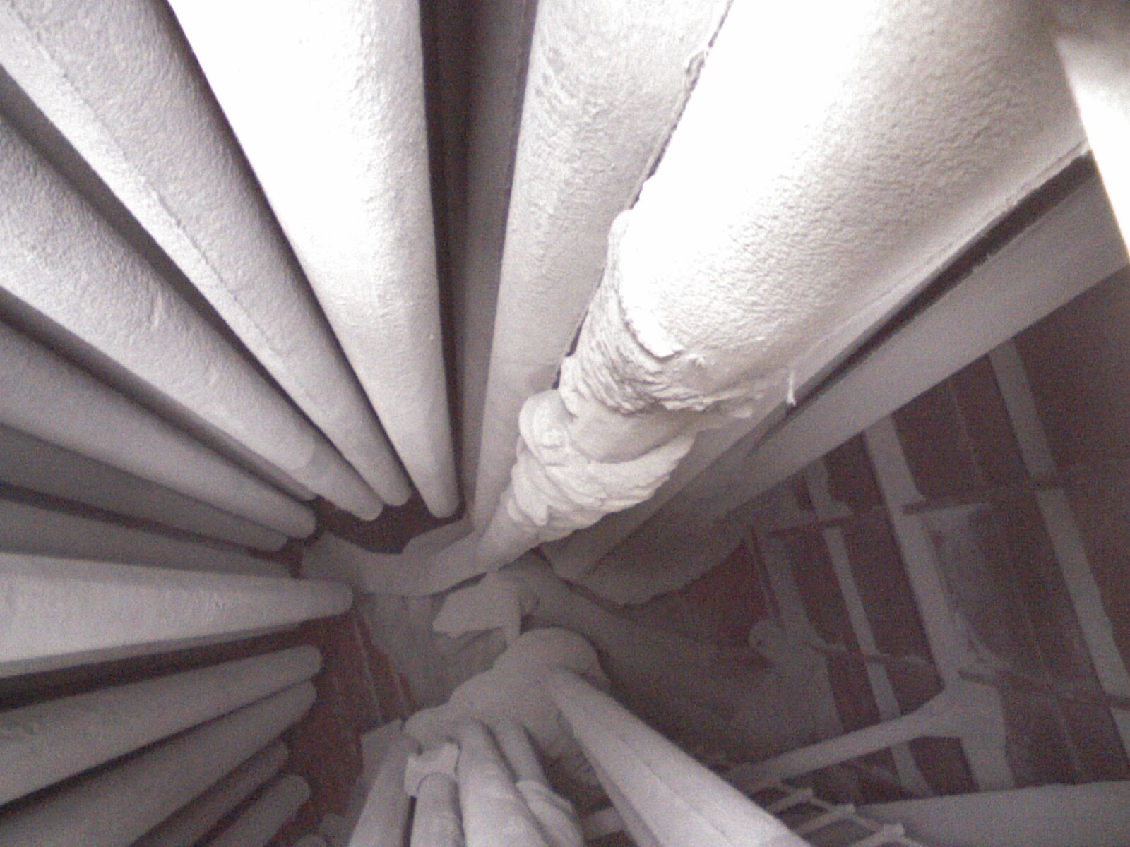 布袋式除塵器實(shí)際應(yīng)用中濾袋的破損形式及原因解密 布袋式除塵器實(shí)際應(yīng)用中濾袋的破損形式及原因解密